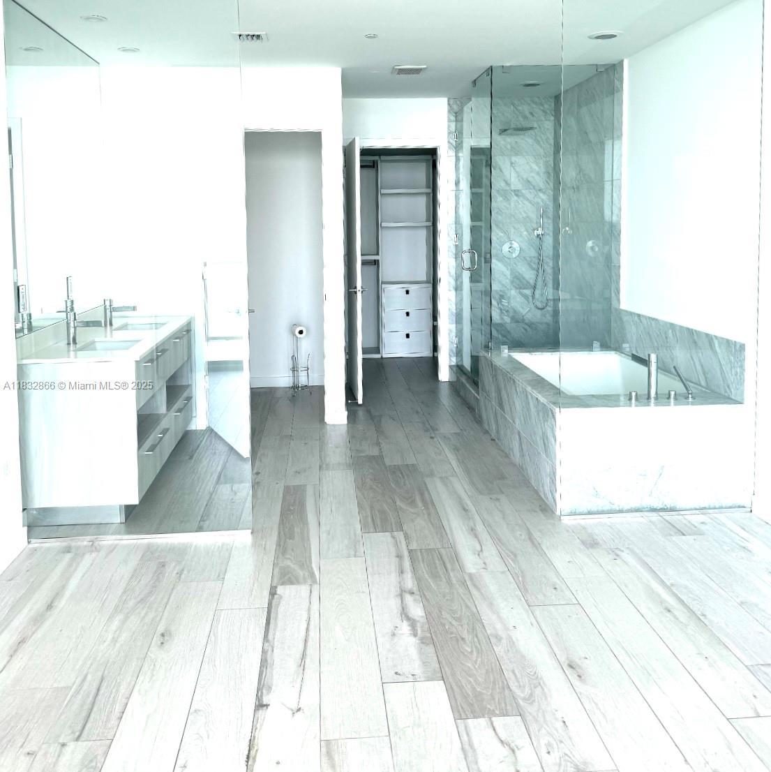 GRAN PARAISO CONDO - Residential