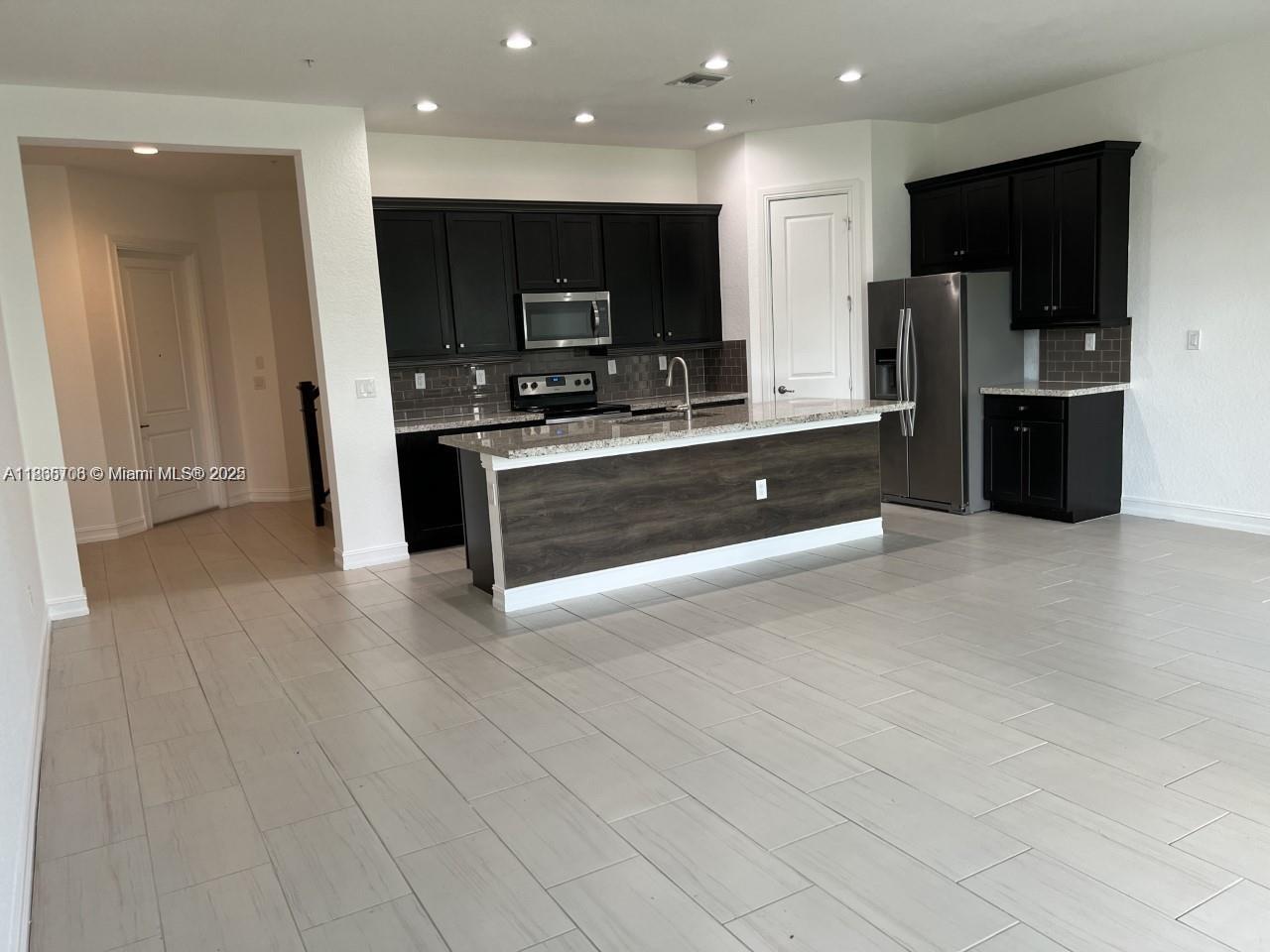 PEMBROKE LAKES SOUTH - Residential Lease