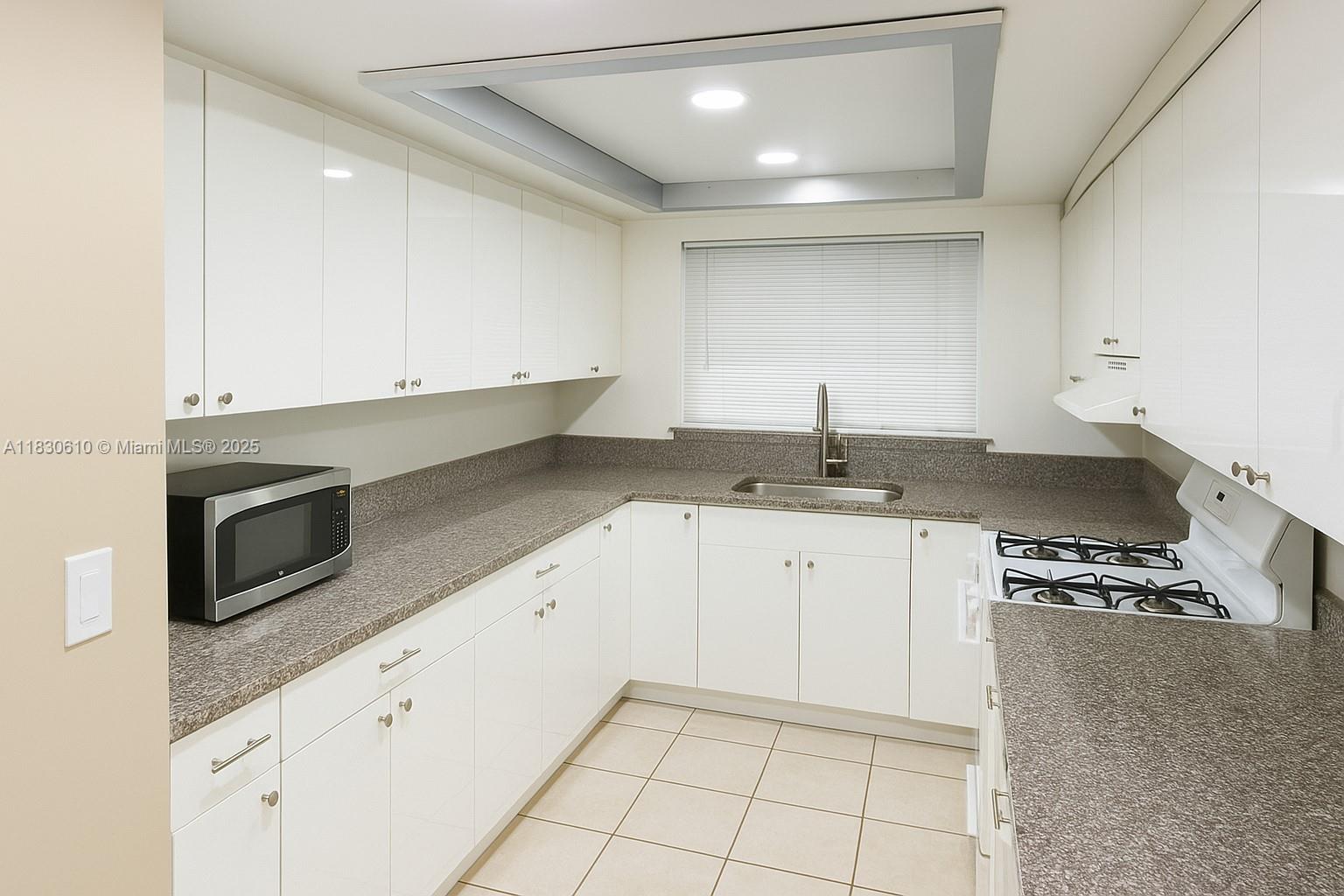 MIAMI LAKES GOLF COURSE V - Residential Lease