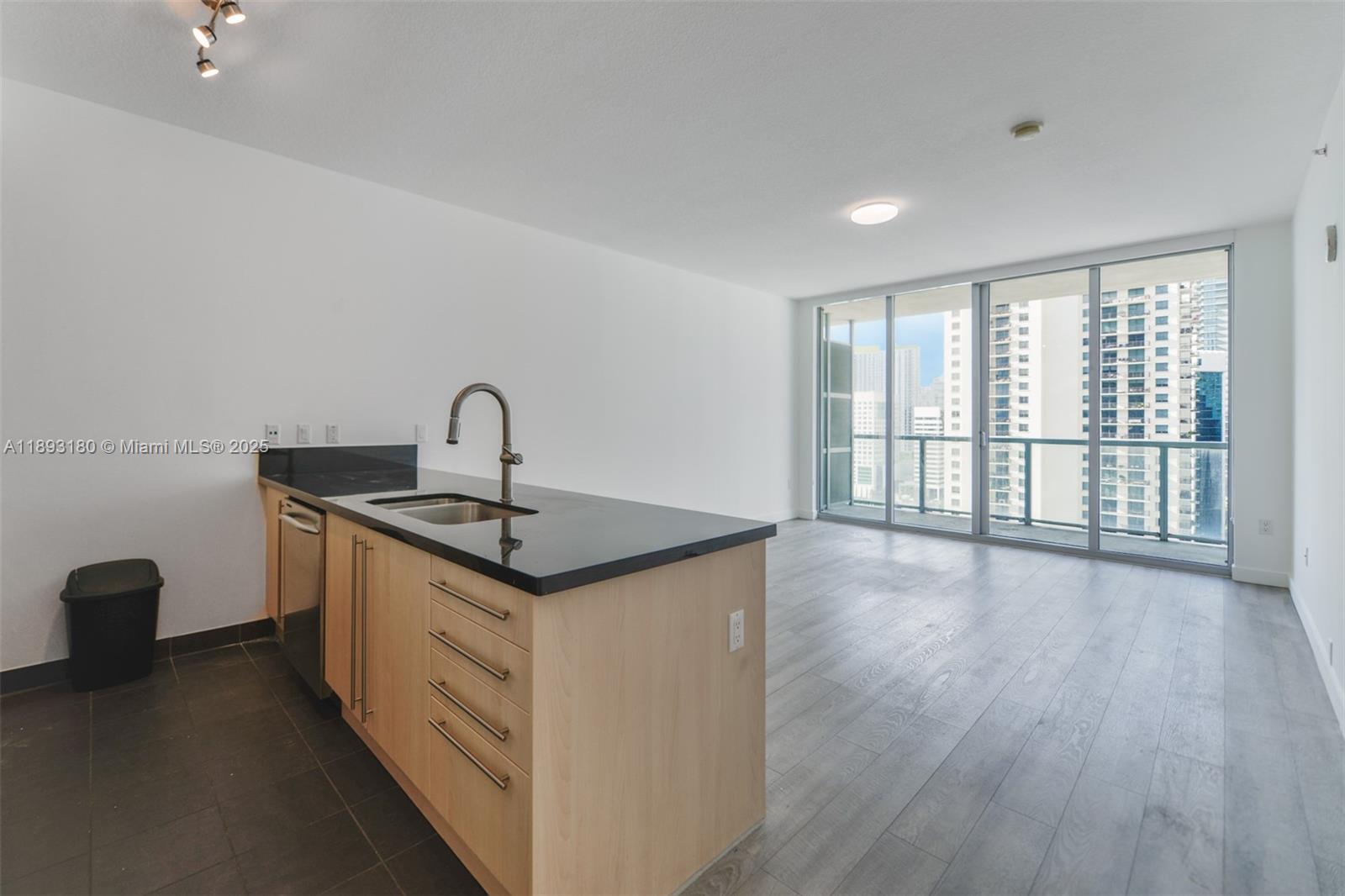 THE AXIS ON BRICKELL II C - Residential
