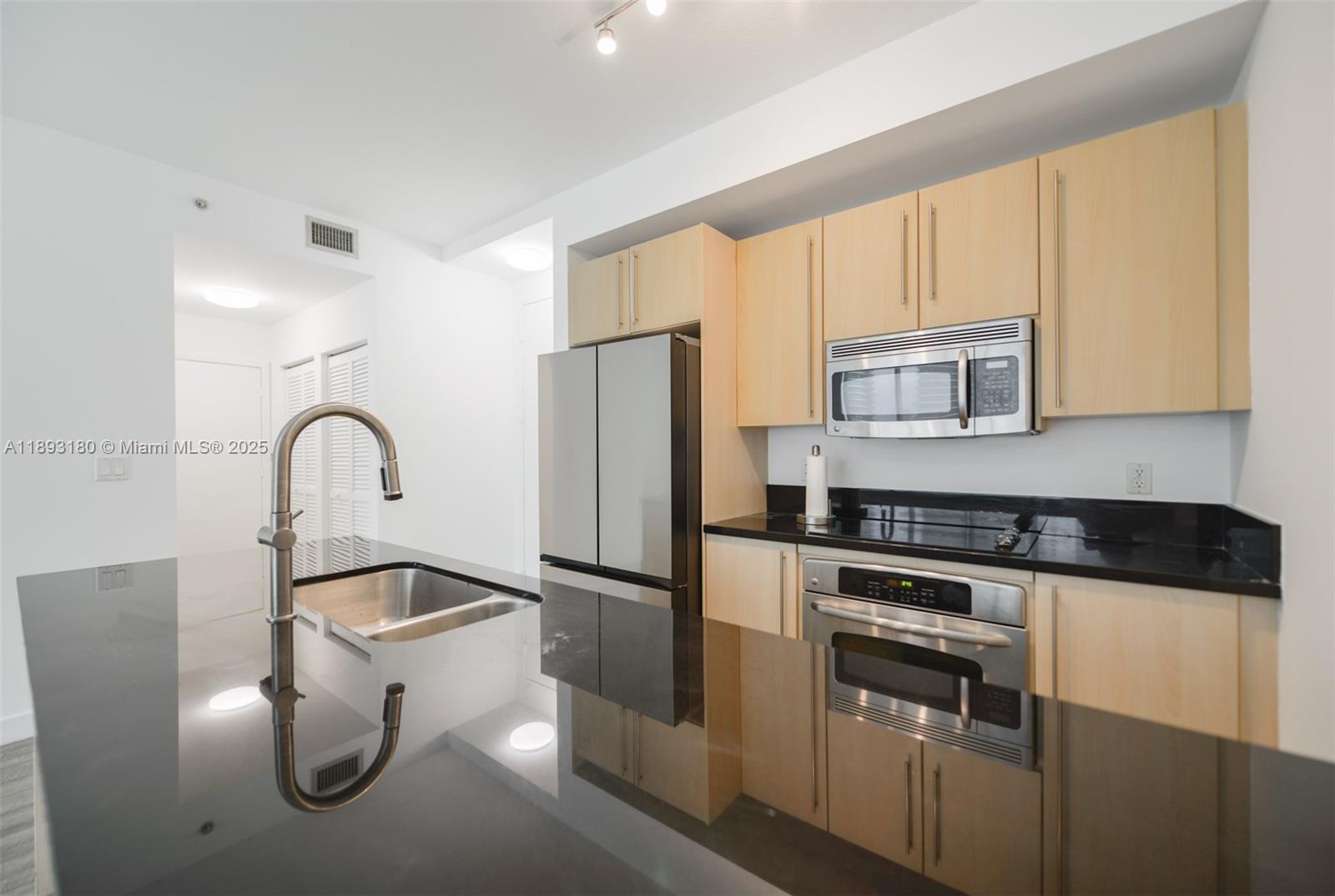 THE AXIS ON BRICKELL II C - Residential
