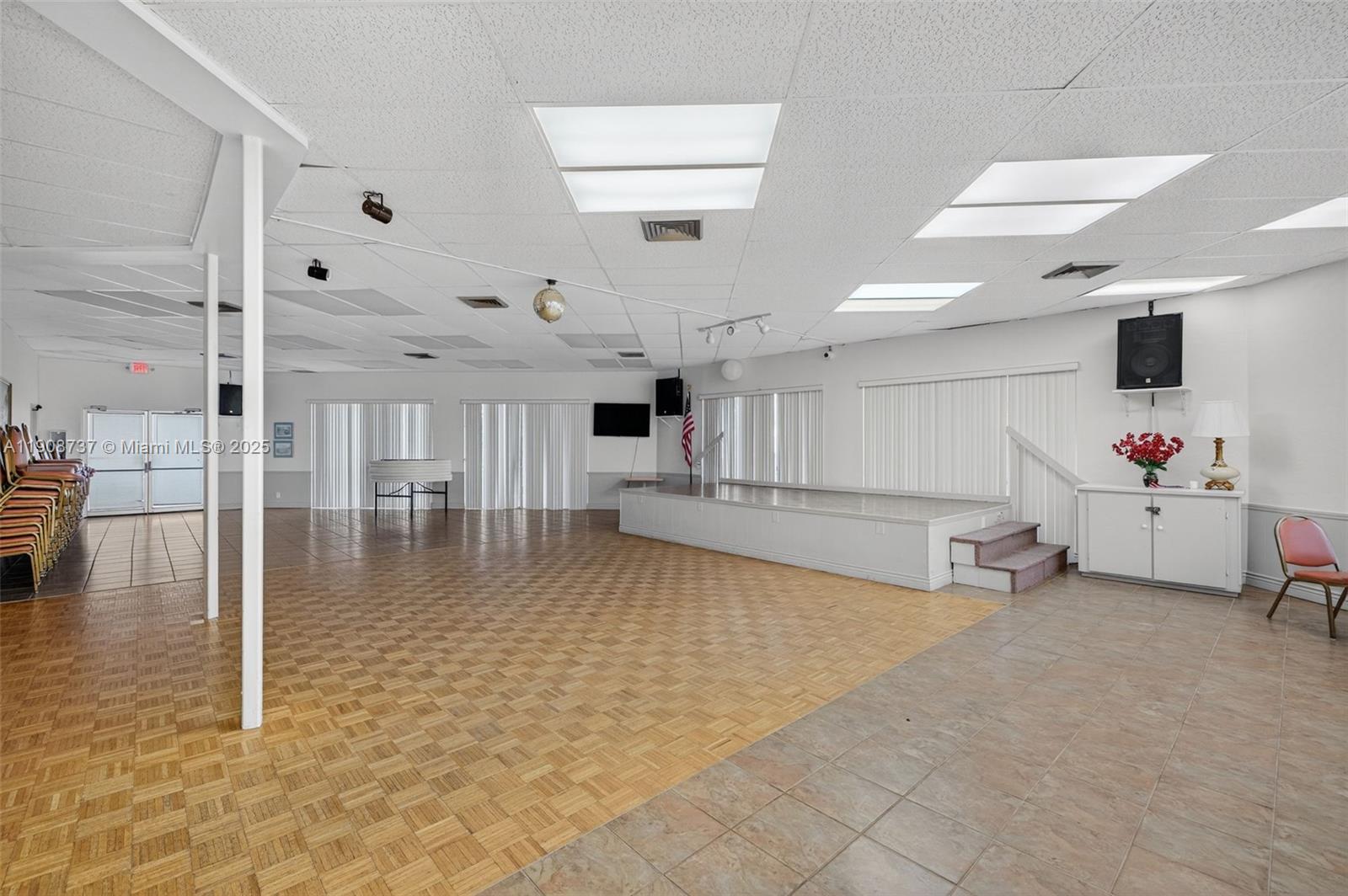 CYPRESS CHASE CONDO NO 2 - Residential