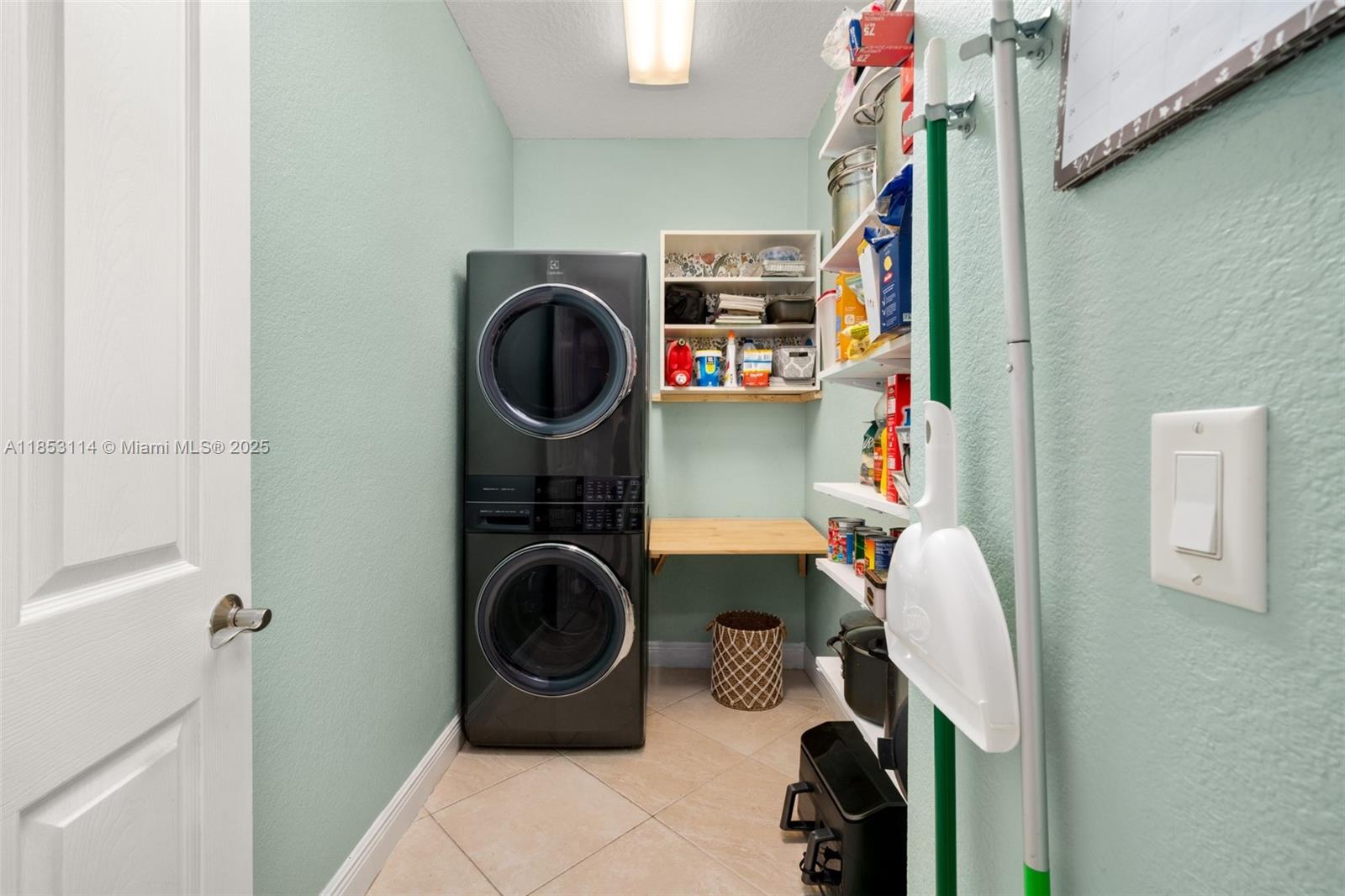 Sun N Lake - Residential