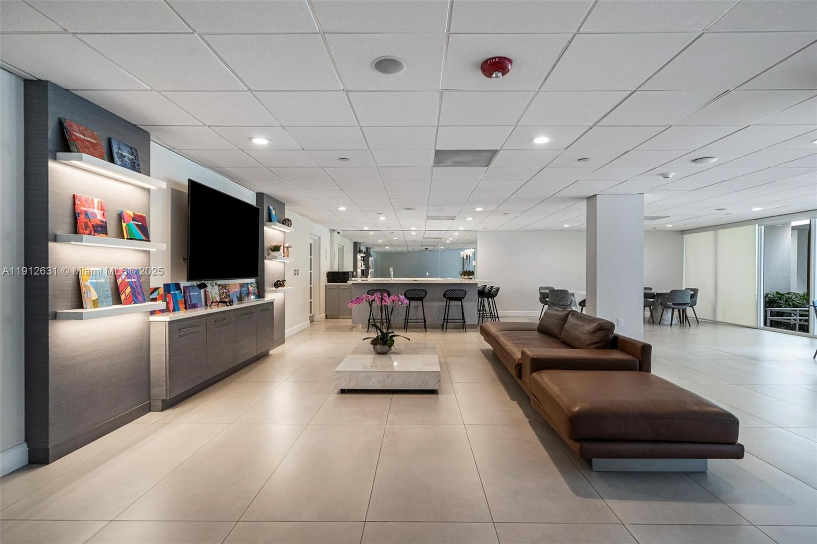 COMMODORE CLUB WEST CONDO - Residential