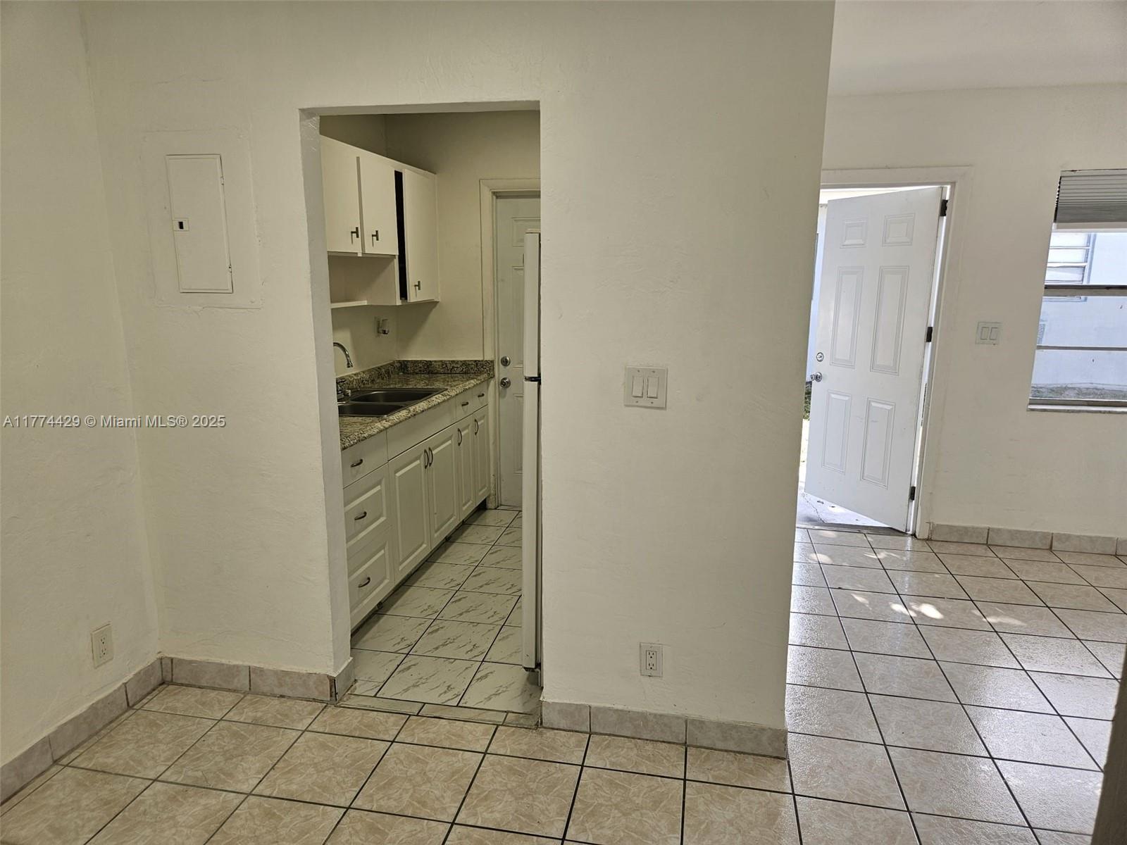 6021 Polk St 2