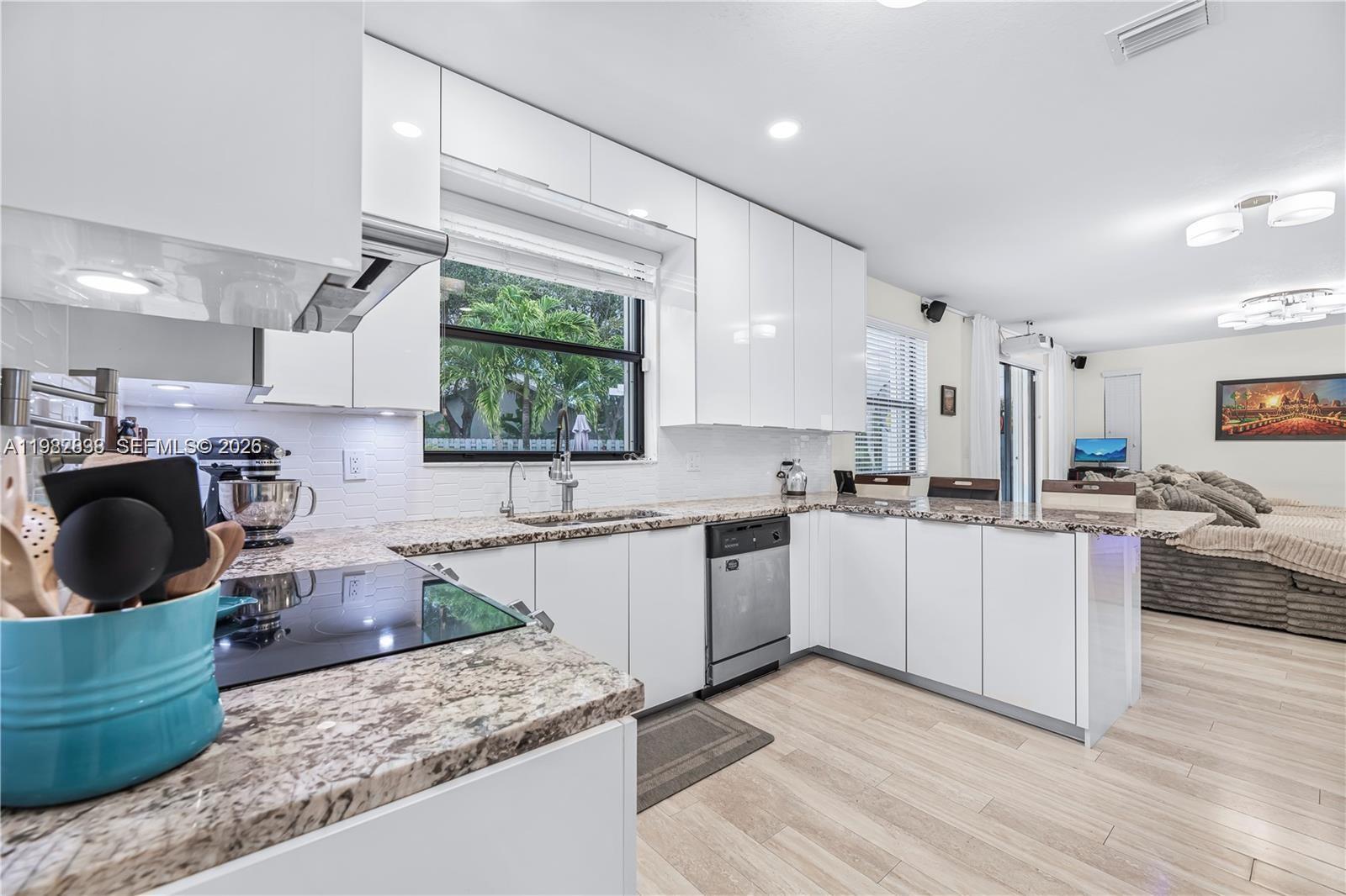BAYWINDS OF DOMINICA AND - Residential Lease