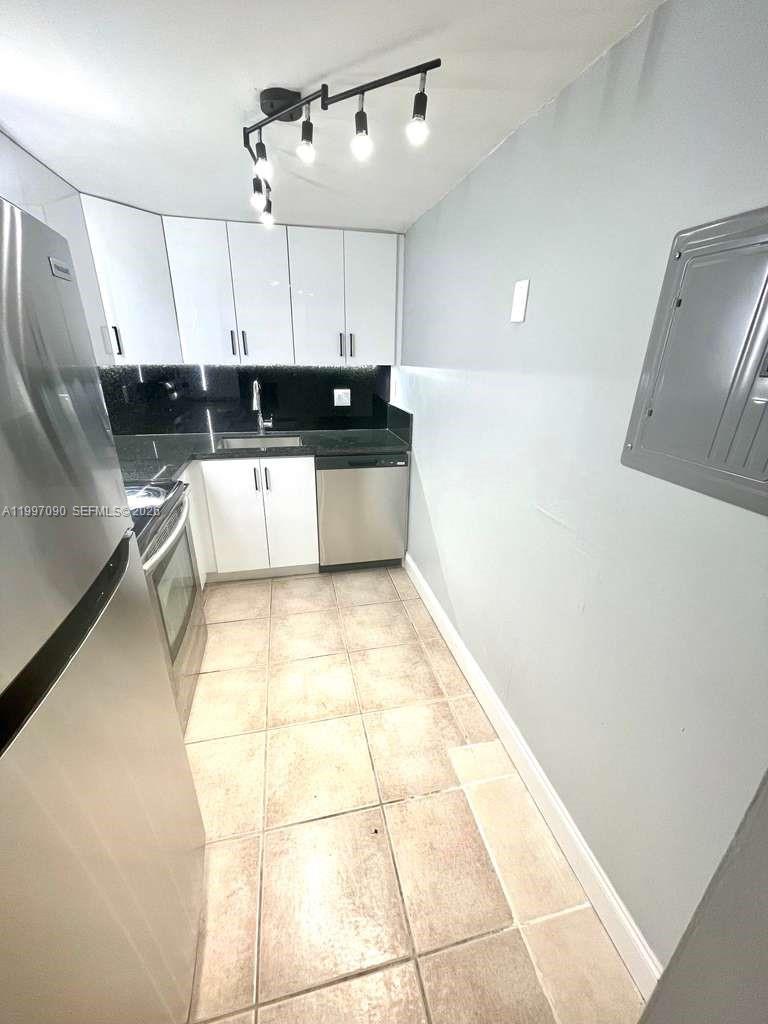 SUNRISE NO 2 CONDO - Residential Lease