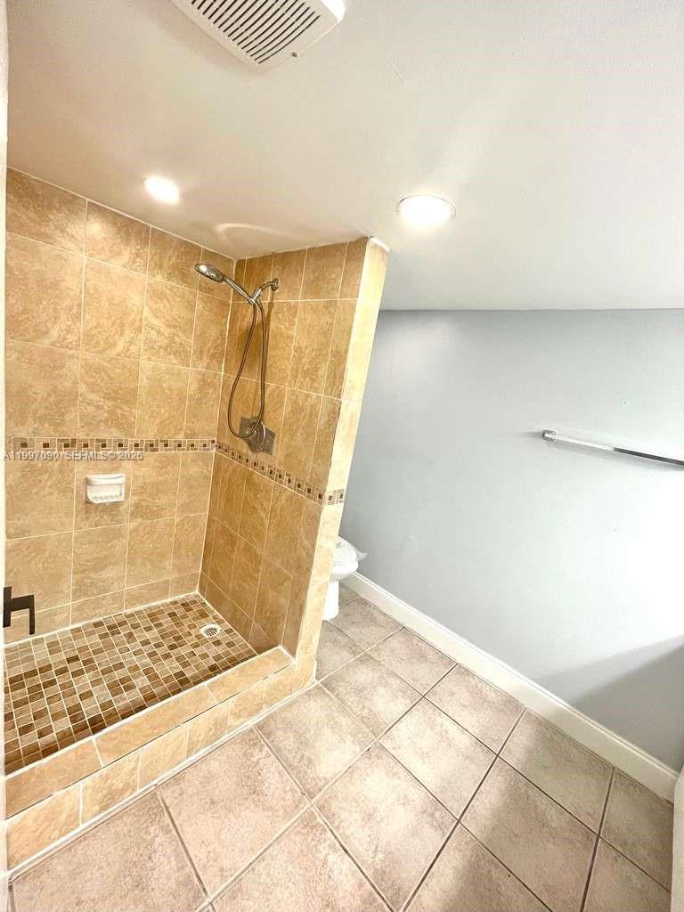 SUNRISE NO 2 CONDO - Residential Lease