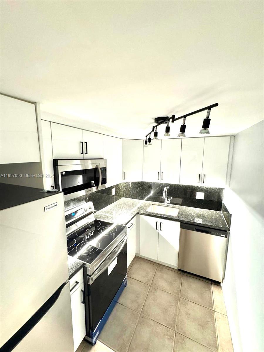 SUNRISE NO 2 CONDO - Residential Lease