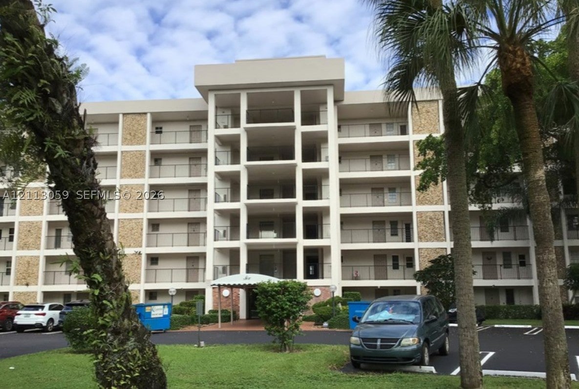 2751 N Palm Aire Dr