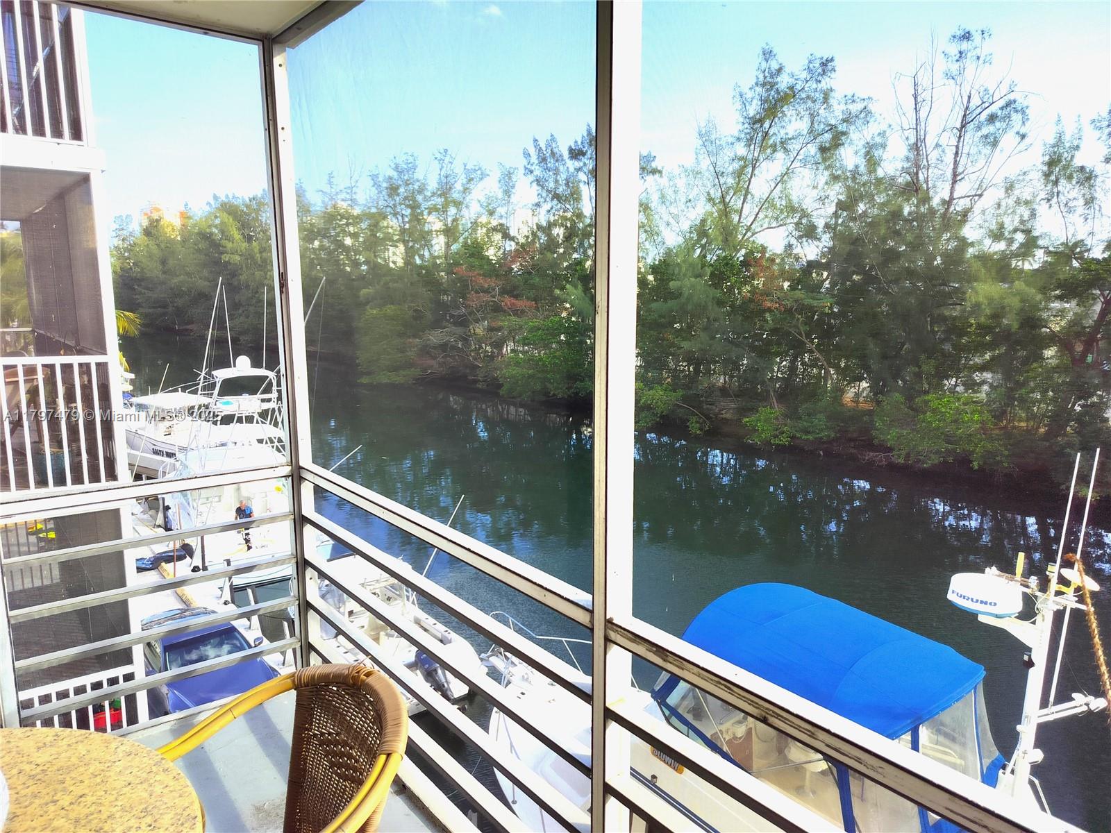 EASTERN SHORES WHITE HOUS - Residential
