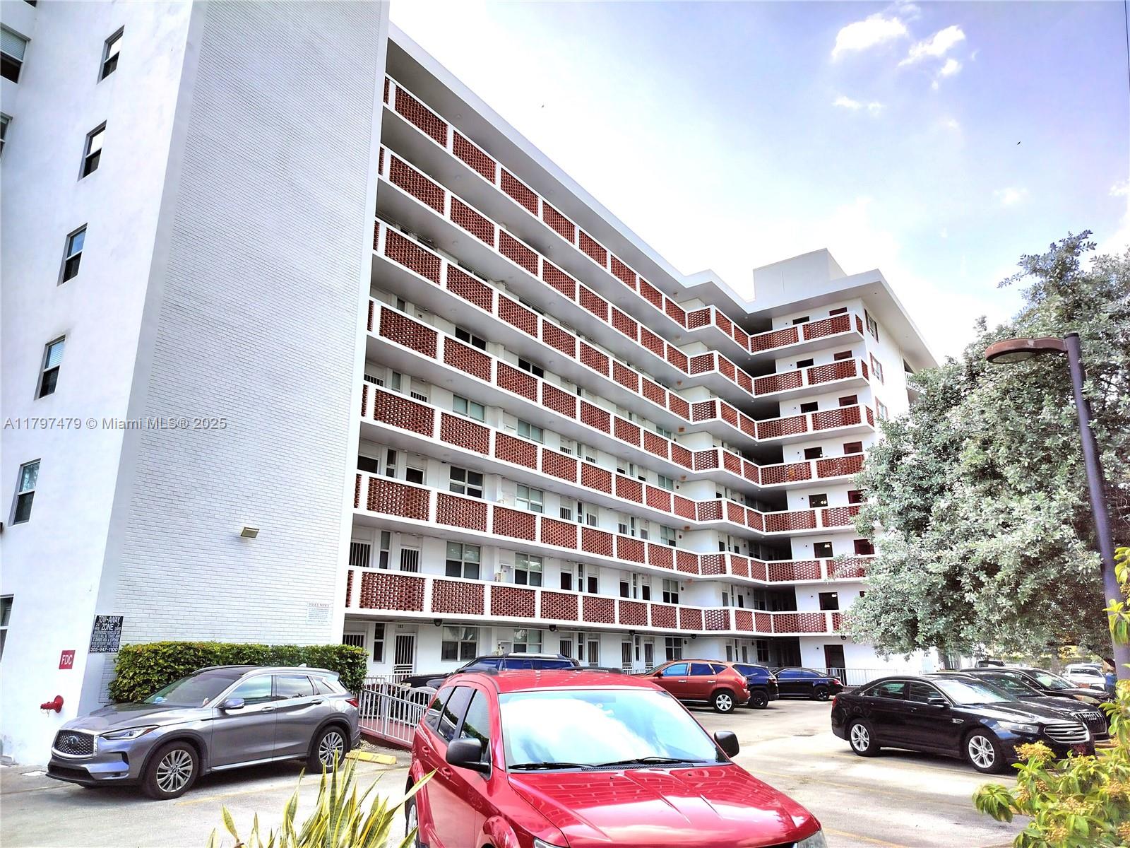 EASTERN SHORES WHITE HOUS - Residential