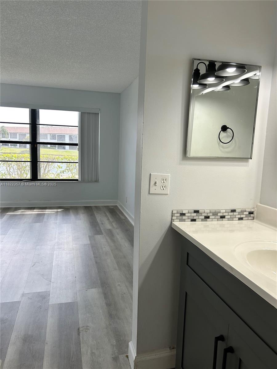 LAKE POINTE CONDOMINIUM N - Residential Lease