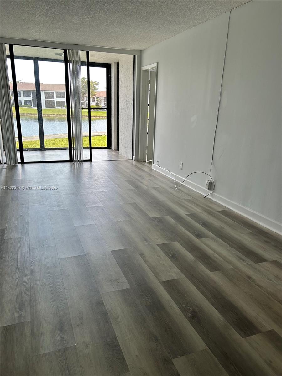 LAKE POINTE CONDOMINIUM N - Residential Lease