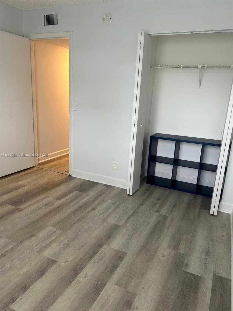 LAKE POINTE CONDOMINIUM N - Residential Lease