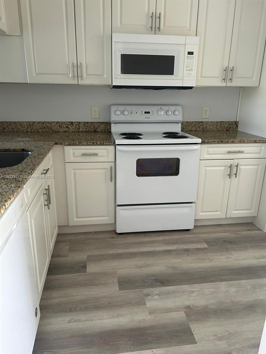 LAKE POINTE CONDOMINIUM N - Residential Lease