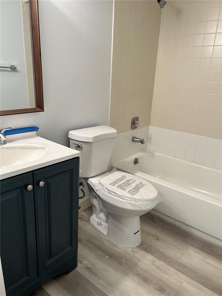 LAKE POINTE CONDOMINIUM N - Residential Lease