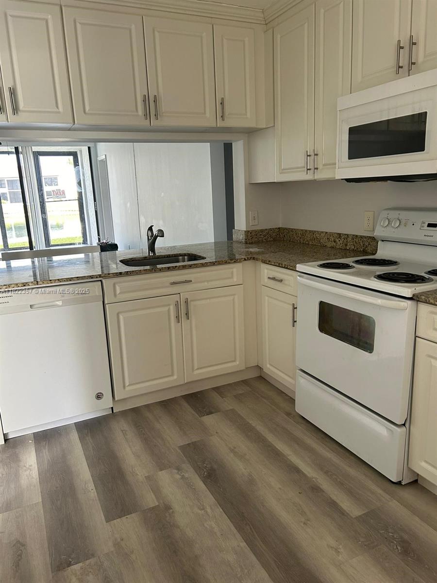 LAKE POINTE CONDOMINIUM N - Residential Lease