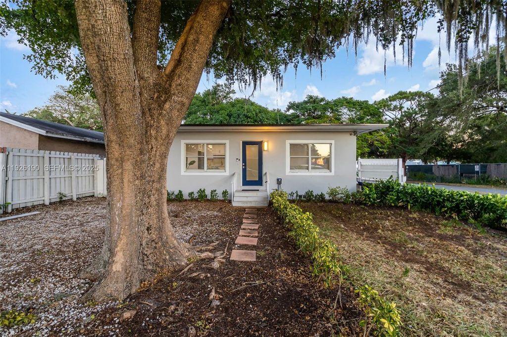 Photo of 1100 NW 7th Ave, Fort Lauderdale, FL 33311 (MLS # A11926190)