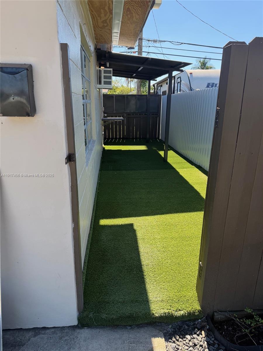 CAROL CITY - Residential Lease