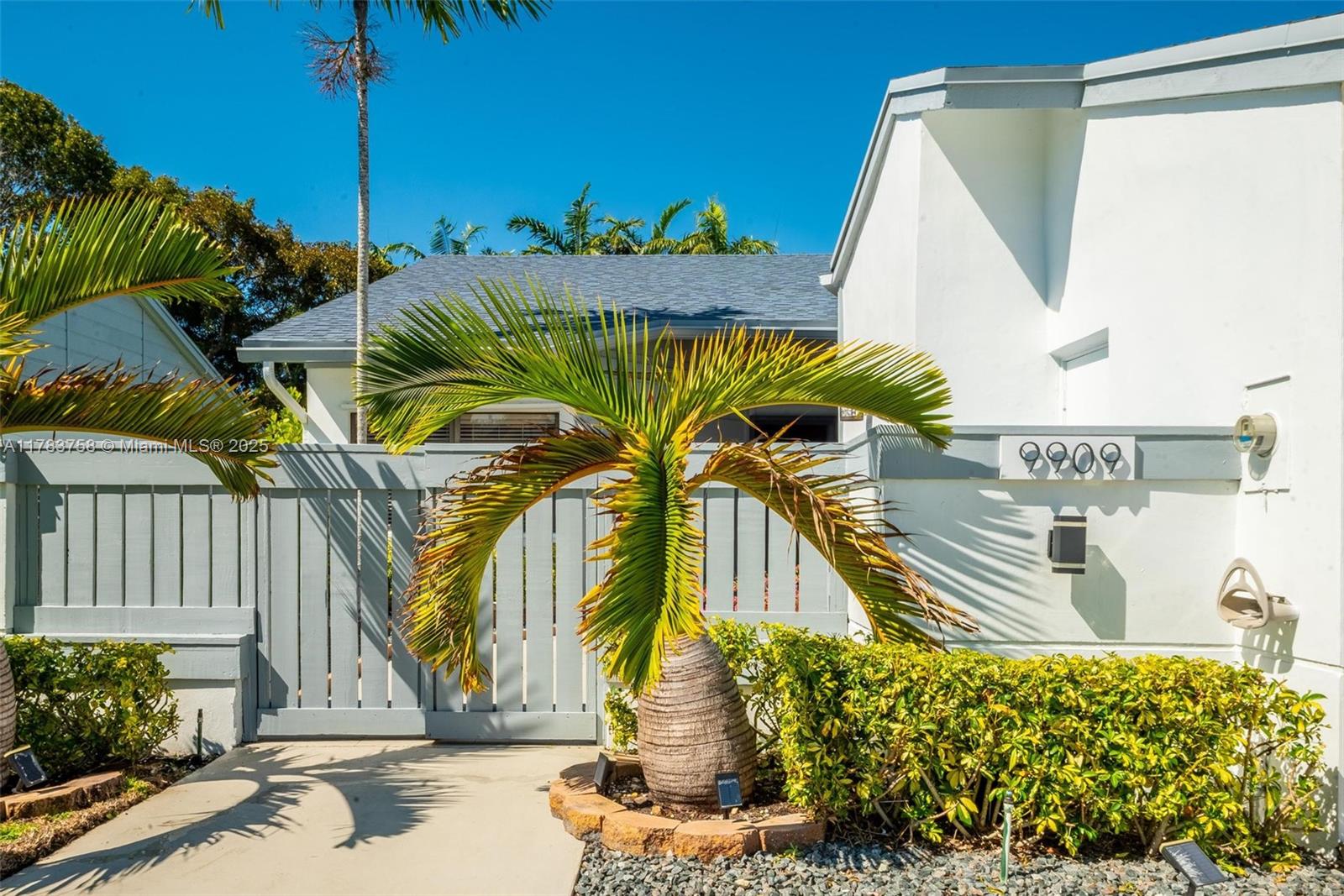 THE TOWNHOMES OF DORAL OA - Residential