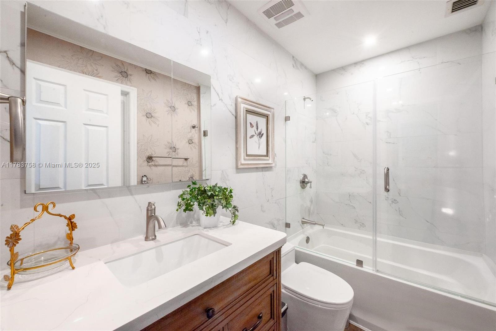 THE TOWNHOMES OF DORAL OA - Residential