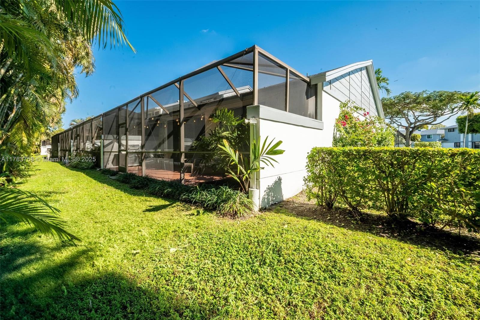 THE TOWNHOMES OF DORAL OA - Residential