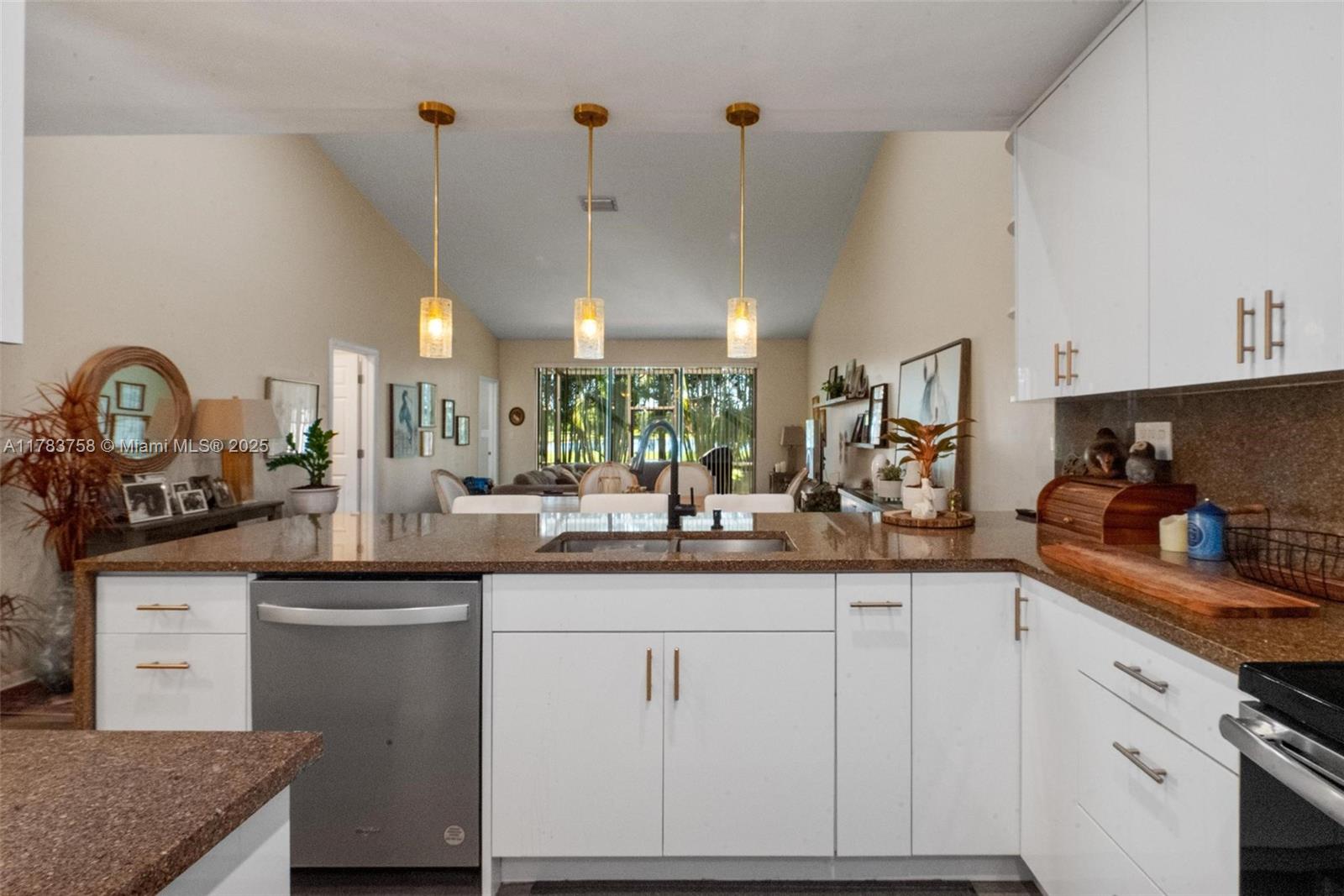 THE TOWNHOMES OF DORAL OA - Residential