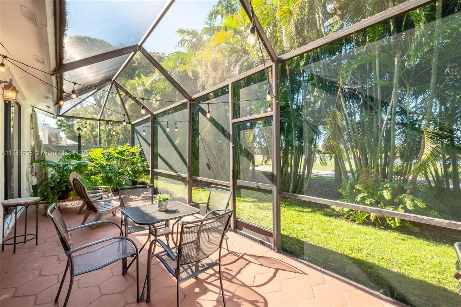 THE TOWNHOMES OF DORAL OA - Residential
