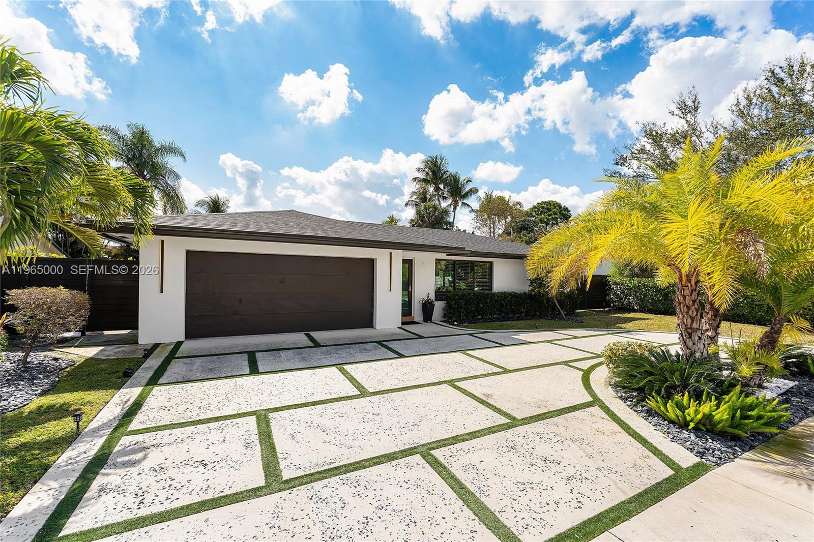 4892 Willow Dr, Boca Raton, FL, 33487/$799,000 2 4892 Willow Dr