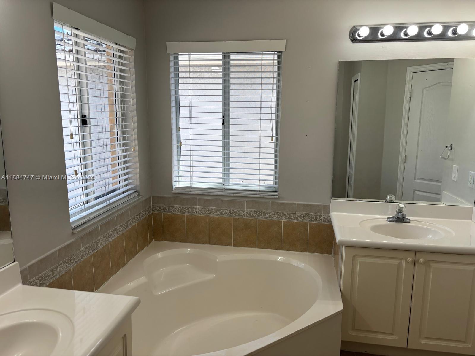 SUNSET LAKES ESTATES - Residential