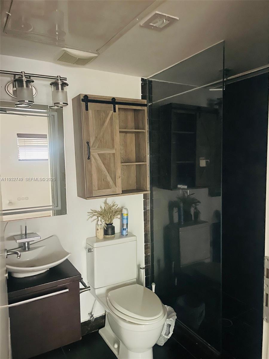 ETRURIA CONDO - Residential Lease