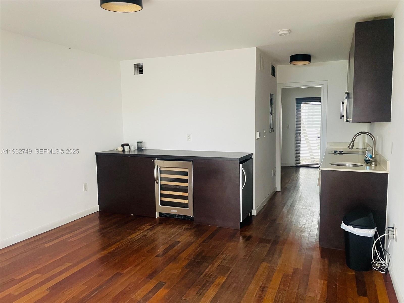 ETRURIA CONDO - Residential Lease