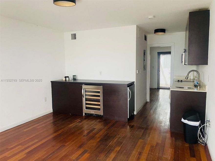 1 Bedroom / 1 Bathroom. This bright and inviting residence offers the perfect blend of comfort and location. Just one block from Lincoln Road and two blocks from the beach.
The unit features a spacious living area with a modern kitchen complete with dishwasher, updated appliances, and a convenient washer/dryer combo. Well-maintained building, this property represents an excellent opportunity to enjoy the South Beach lifestyle at its finest.