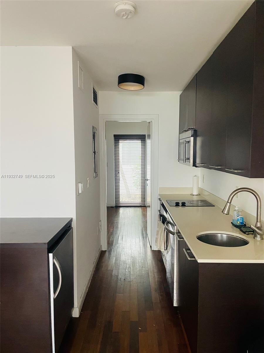 ETRURIA CONDO - Residential Lease