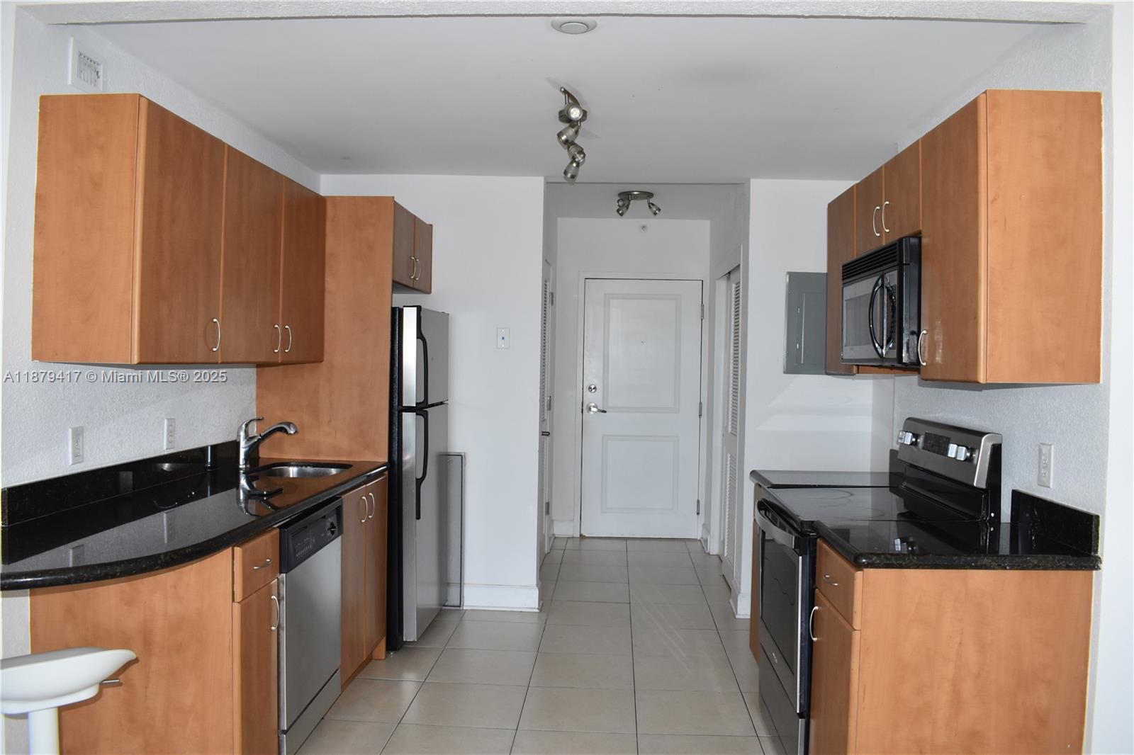AMAZING INVESTMENT OPPORTUNITY IN MIAMI BEACH! This furnished studio comes with a tenant in place through July 7, 2026, providing immediate rental income. Features include stainless steel appliances, granite countertops, and tile floors throughout. Prime location, just steps from Publix, the beach, top restaurants, and shops. Enjoy great views from a modern building offering a rooftop pool, fitness center, security gate, 24-hour concierge, and more. Don’t miss this turnkey property in the heart of Miami Beach!