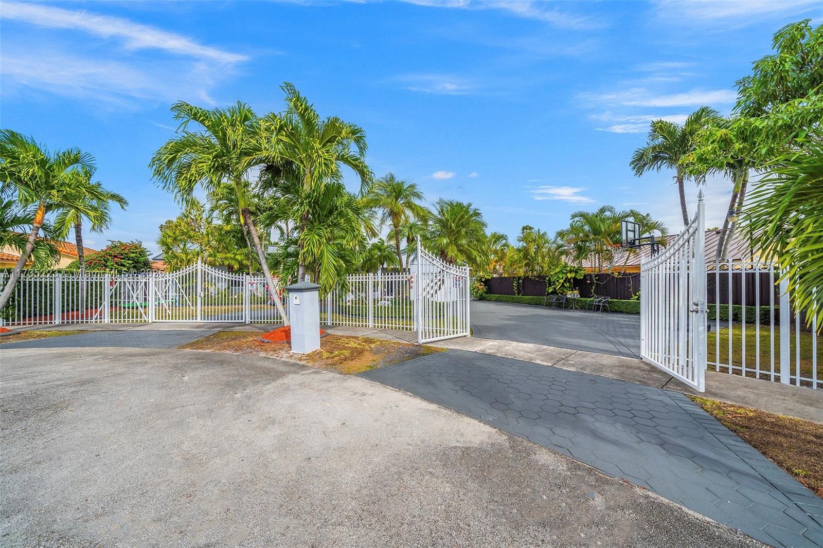 KENMORE VILLAS - Residential