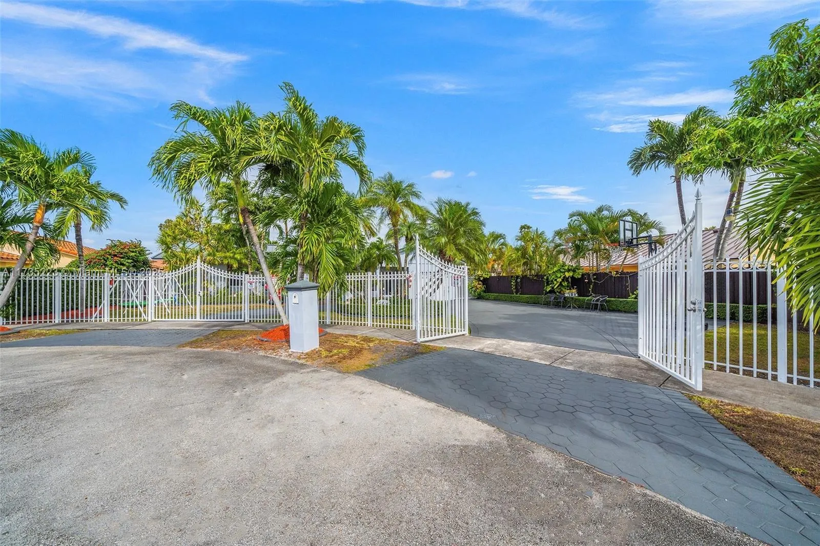 Miami, Florida 33175, United States, 4 Bedrooms Bedrooms, ,2 BathroomsBathrooms,Residential,Active,11974