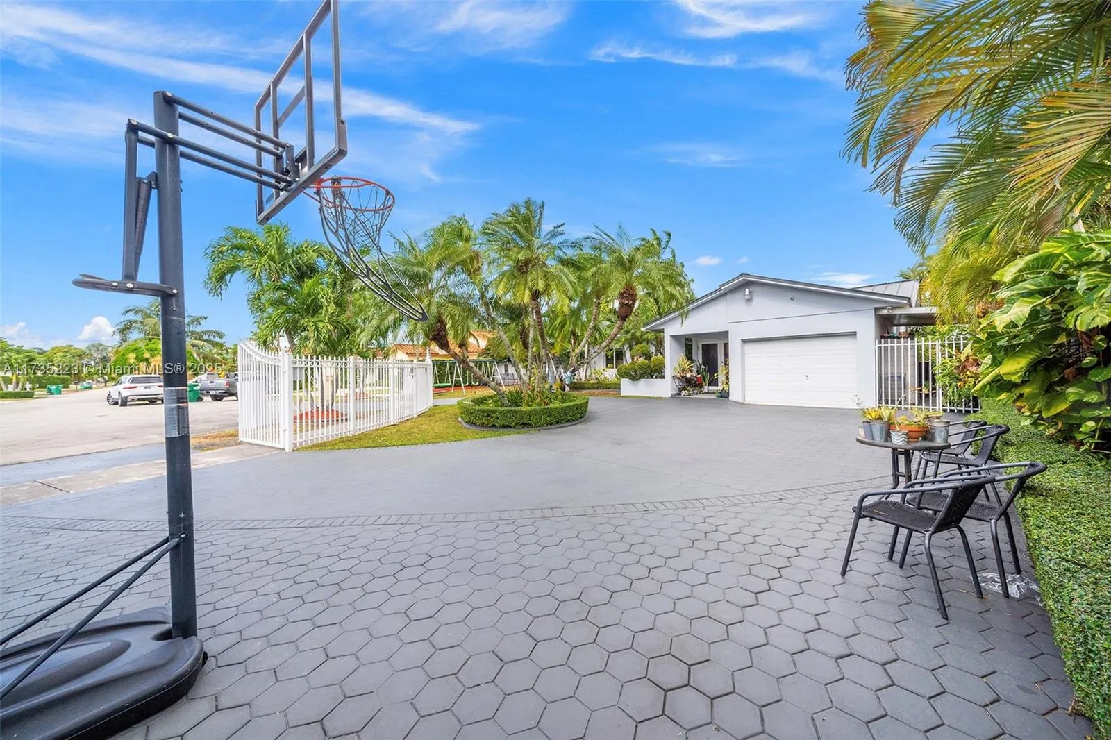 Miami, Florida 33175, United States, 4 Bedrooms Bedrooms, ,2 BathroomsBathrooms,Residential,Active,11974