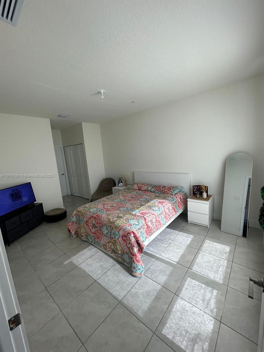 DOWNTOWN DORAL SOUTH PHAS - Residential