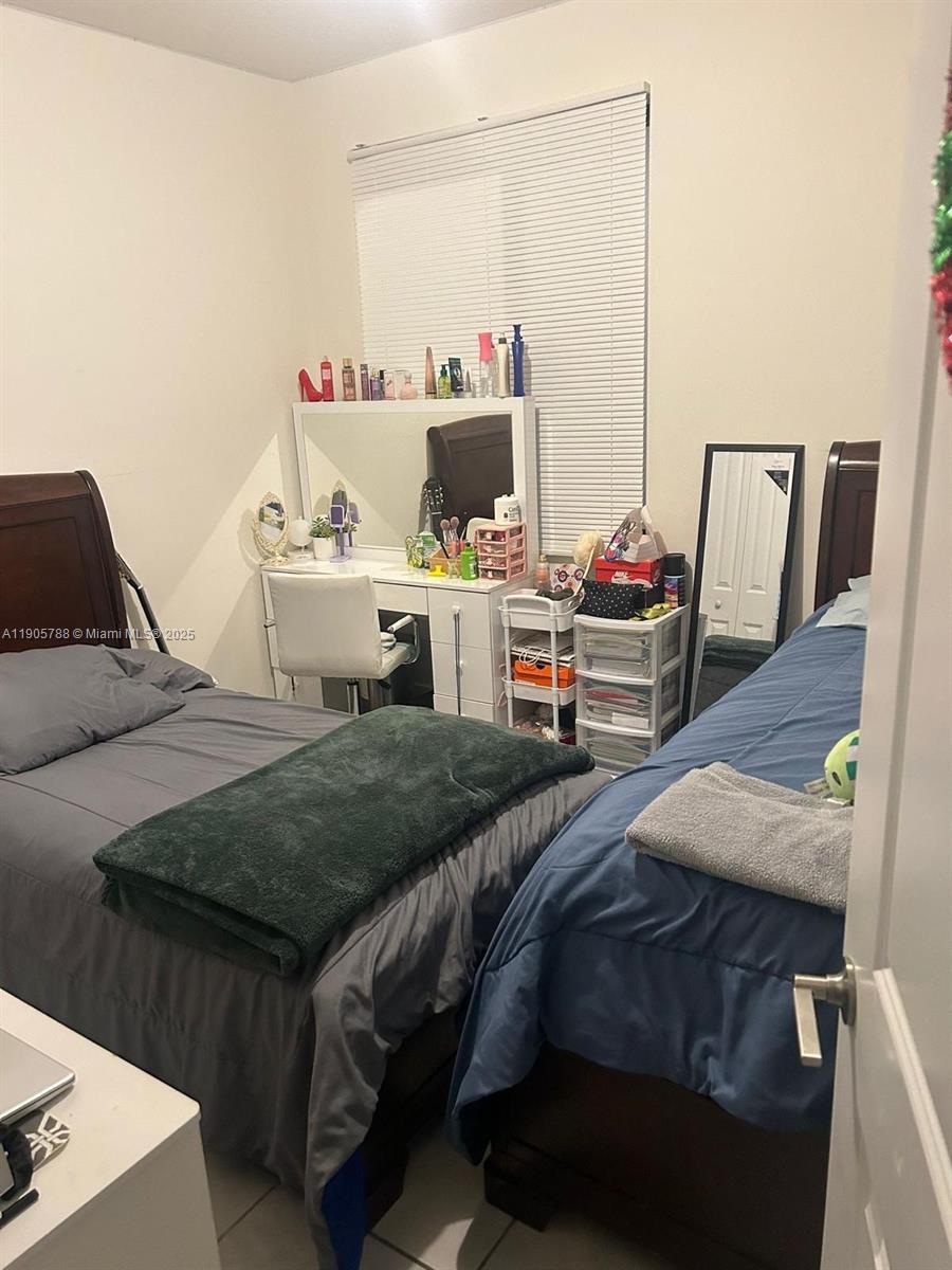 DOWNTOWN DORAL SOUTH PHAS - Residential