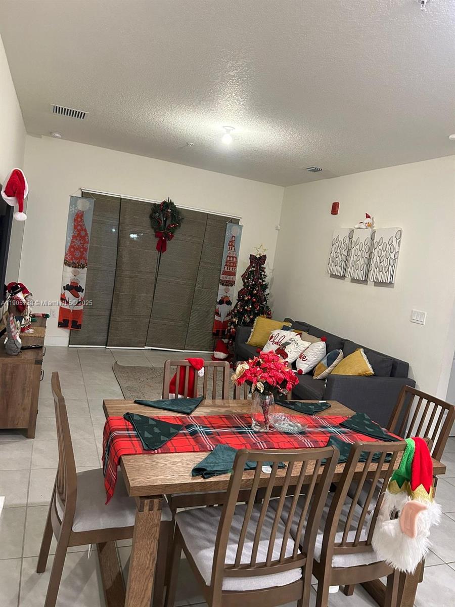 DOWNTOWN DORAL SOUTH PHAS - Residential