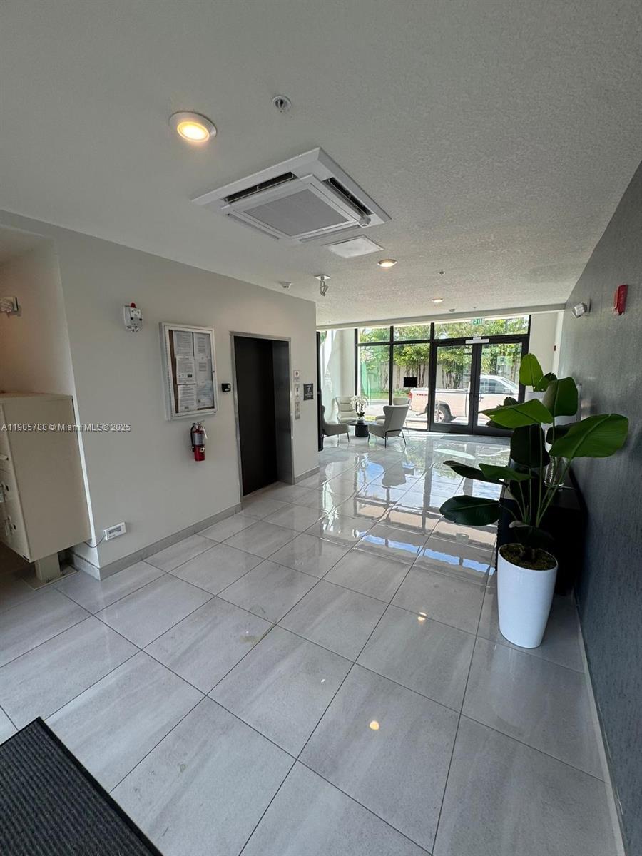 DOWNTOWN DORAL SOUTH PHAS - Residential