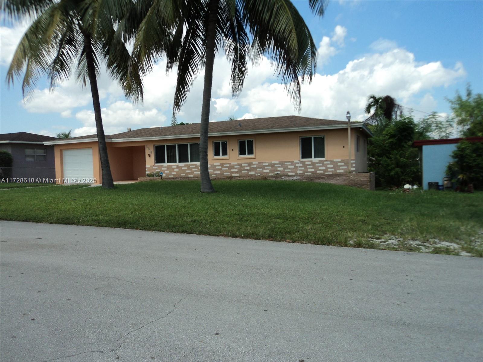 Photo 1 of 2611 Rodman St, Hollywood, Florida, $2,950, Web #: 11728618