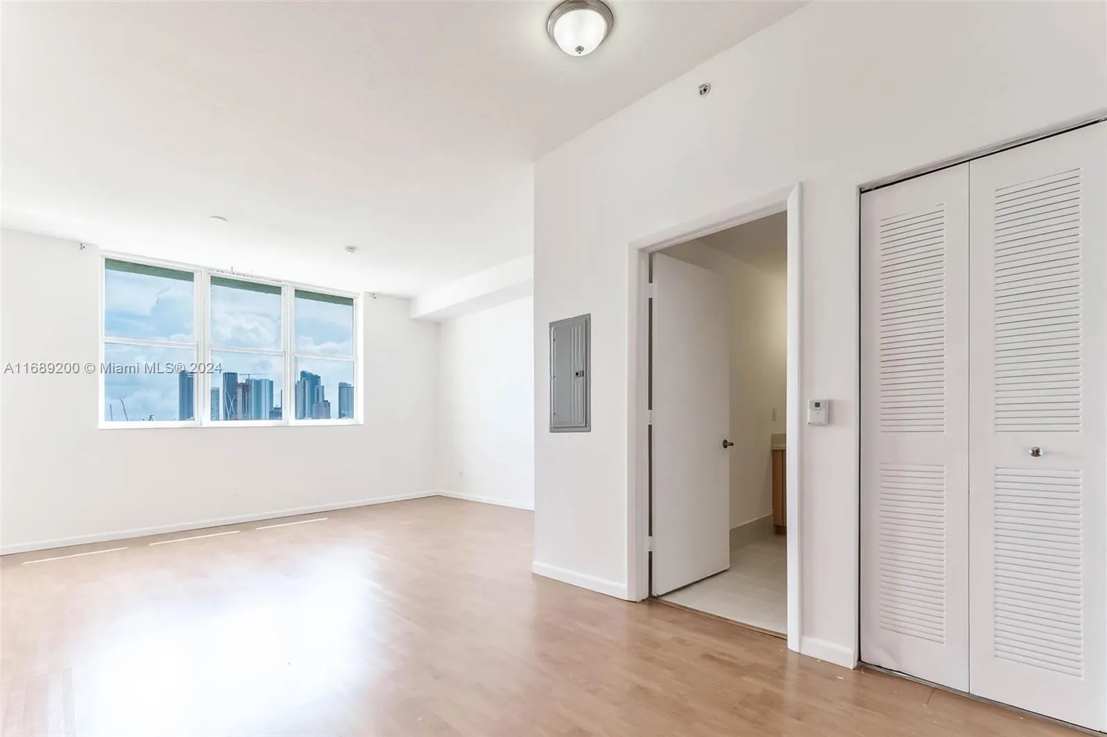 Miami, Florida 33136, United States, ,1 BathroomBathrooms,Residential,Pending,34580