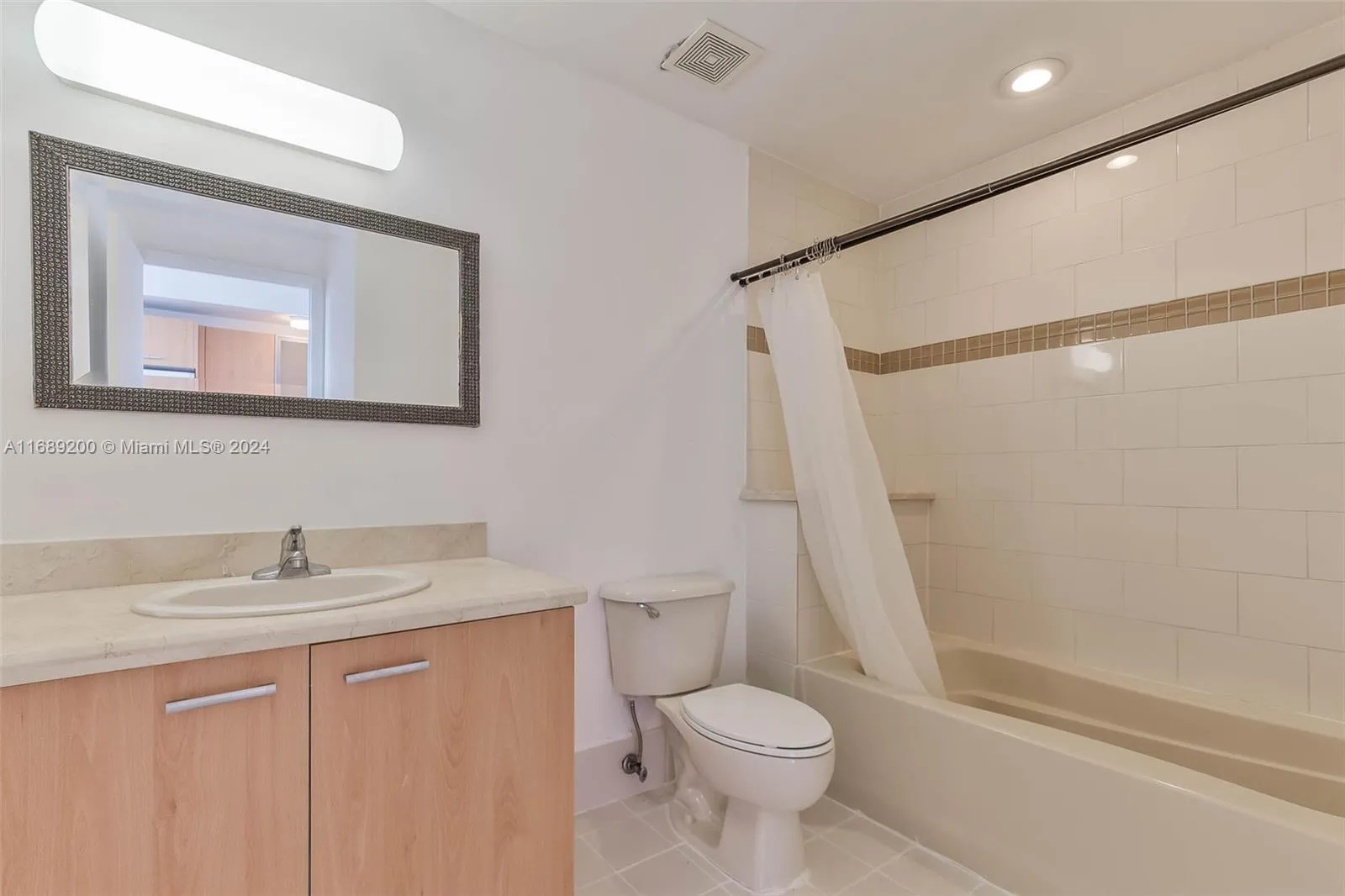 Miami, Florida 33136, United States, ,1 BathroomBathrooms,Residential,Pending,34580