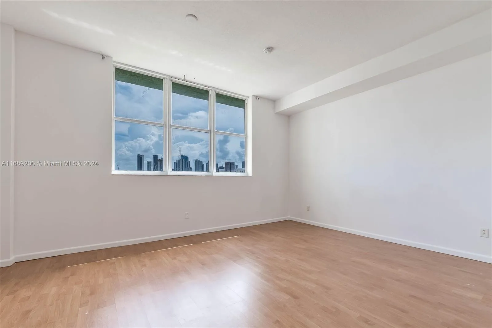 Miami, Florida 33136, United States, ,1 BathroomBathrooms,Residential,Pending,34580