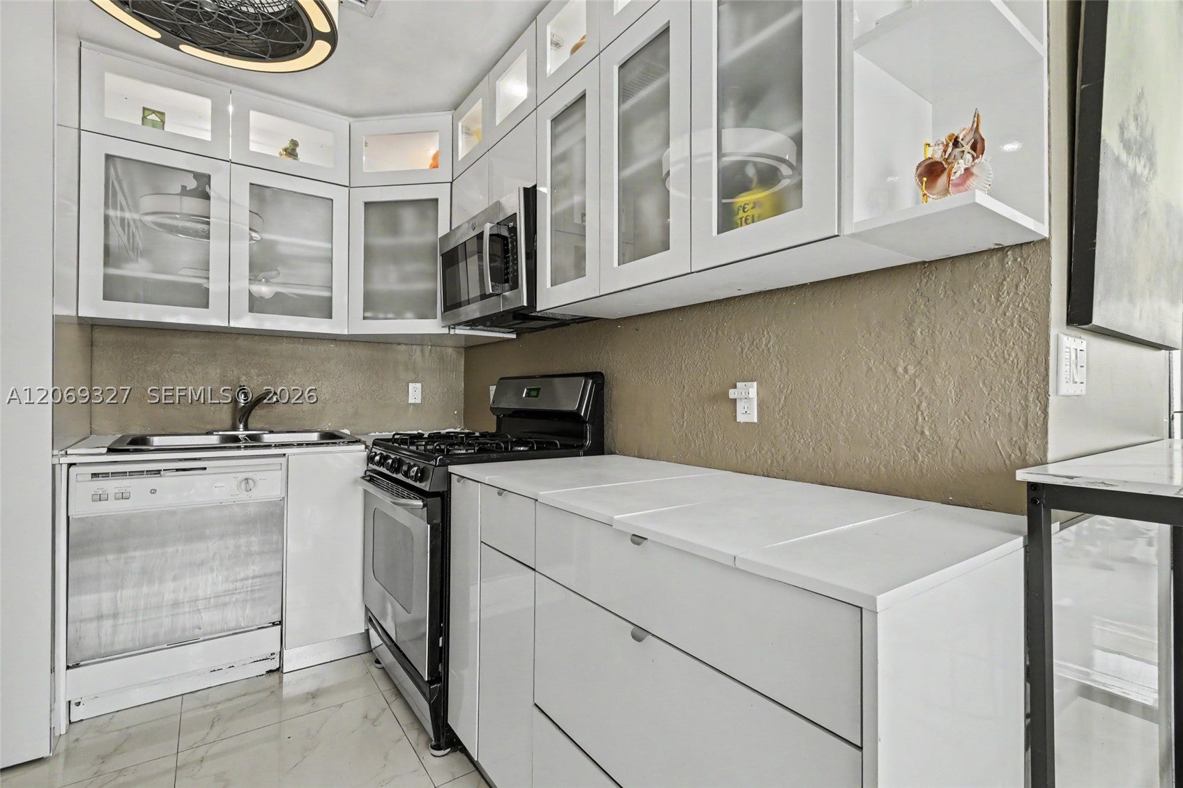 350 S Shore Dr 15