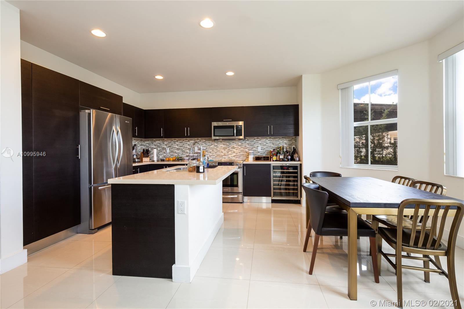 VINTAGE ESTATES - Residential