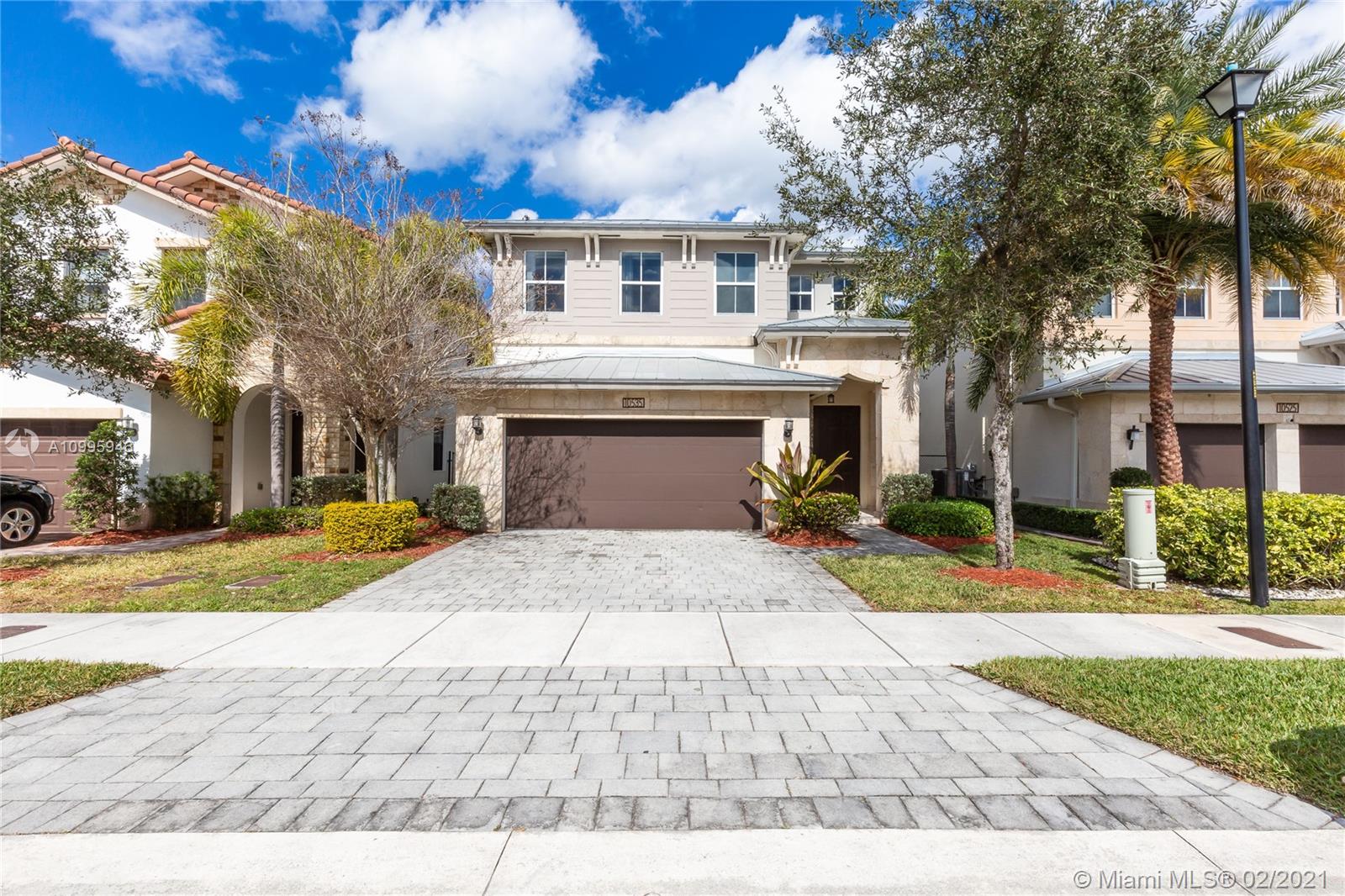 VINTAGE ESTATES - Residential